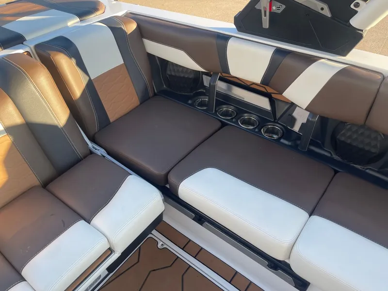 Slide: The Image of Malibu Wakesetter 23 MXZ 2024 - 14