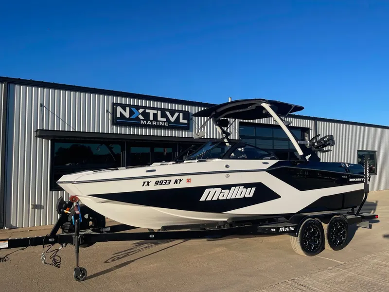 Slide: The Image of Malibu Wakesetter 23 MXZ 2024 - 2
