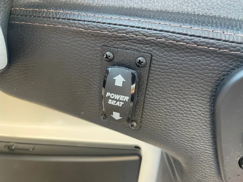 Slide: The Image of Malibu Wakesetter 23 MXZ 2024 - 22