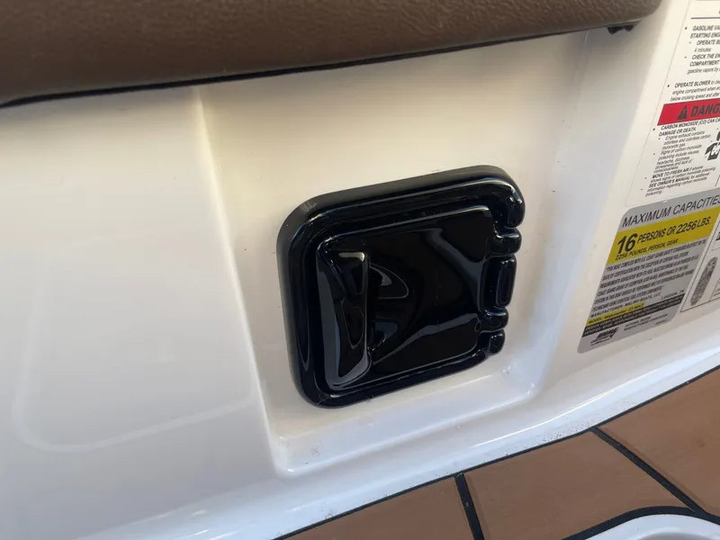 Slide: The Image of Malibu Wakesetter 23 MXZ 2024 - 23