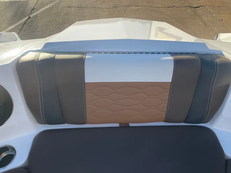 Slide: The Image of Malibu Wakesetter 23 MXZ 2024 - 26