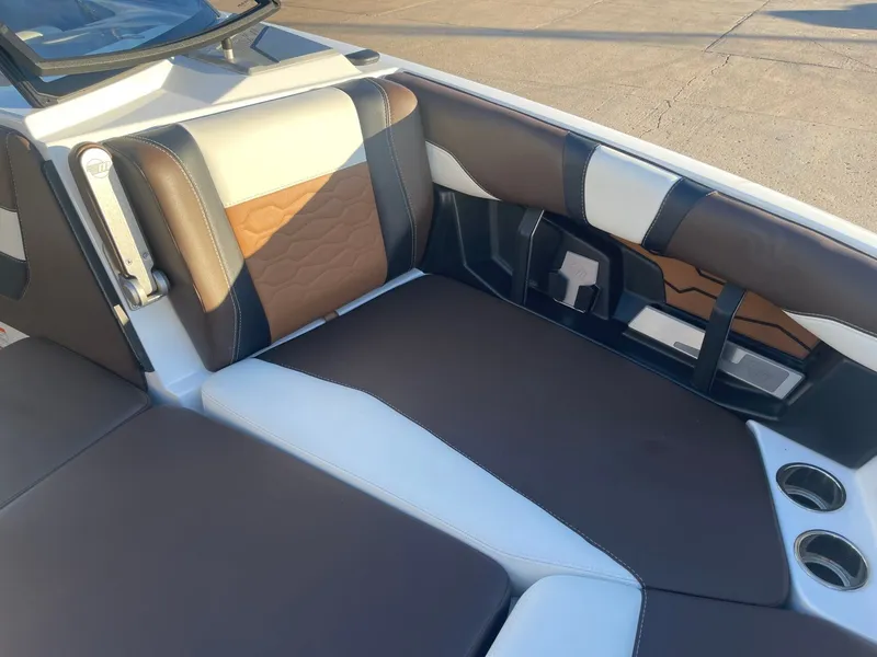 Slide: The Image of Malibu Wakesetter 23 MXZ 2024 - 28