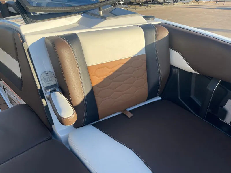 Slide: The Image of Malibu Wakesetter 23 MXZ 2024 - 31