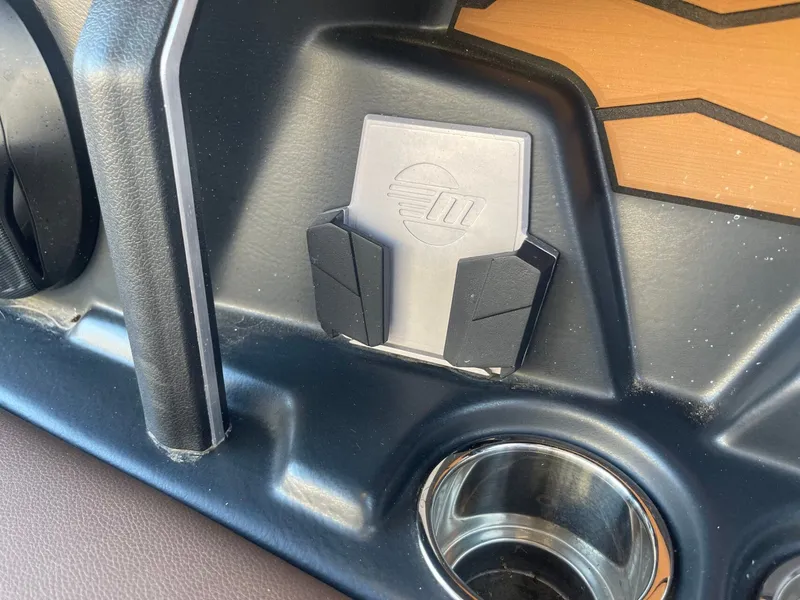 Slide: The Image of Malibu Wakesetter 23 MXZ 2024 - 34