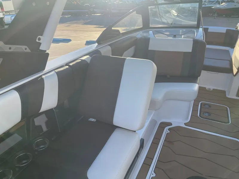 Slide: The Image of Malibu Wakesetter 23 MXZ 2024 - 35