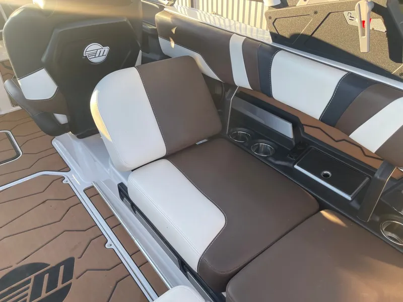 Slide: The Image of Malibu Wakesetter 23 MXZ 2024 - 36