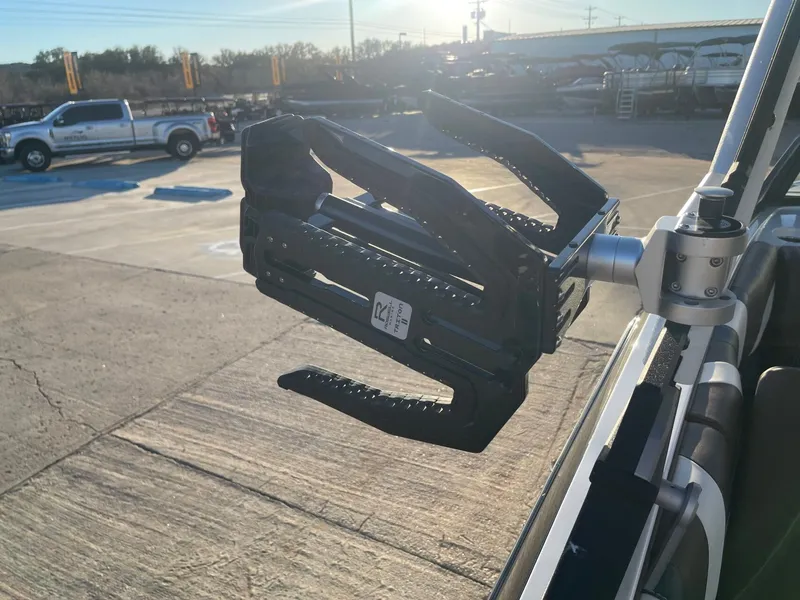 Slide: The Image of Malibu Wakesetter 23 MXZ 2024 - 40