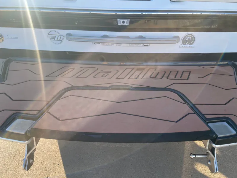 Slide: The Image of Malibu Wakesetter 23 MXZ 2024 - 6