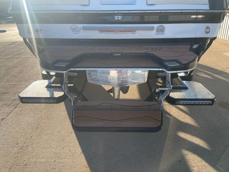 Slide: The Image of Malibu Wakesetter 23 MXZ 2024 - 7