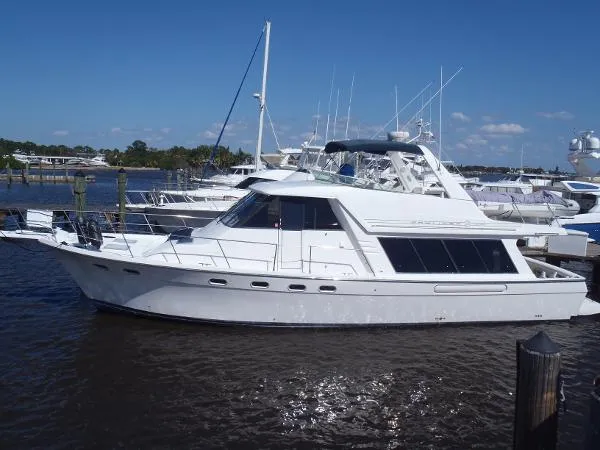 Slide: The Image of Bayliner 4788 Pilot House Motoryacht 2001 - 0