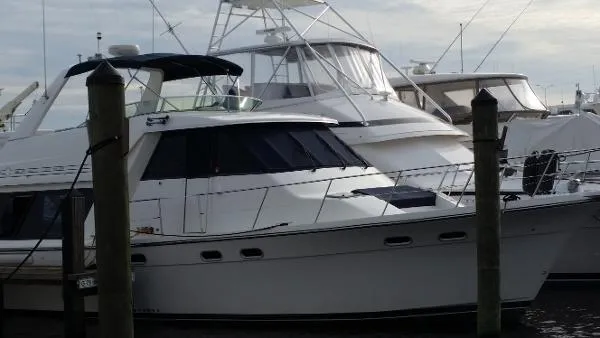 Slide: The Image of Bayliner 4788 Pilot House Motoryacht 2001 - 1