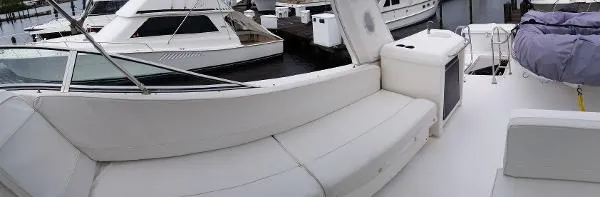 Slide: The Image of Bayliner 4788 Pilot House Motoryacht 2001 - 11