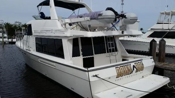Slide: The Image of Bayliner 4788 Pilot House Motoryacht 2001 - 3