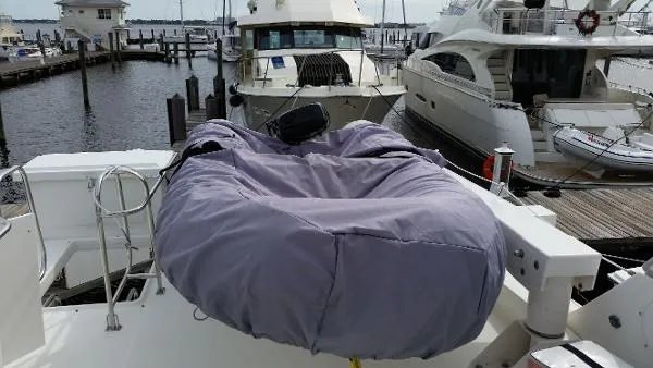 Slide: The Image of Bayliner 4788 Pilot House Motoryacht 2001 - 8