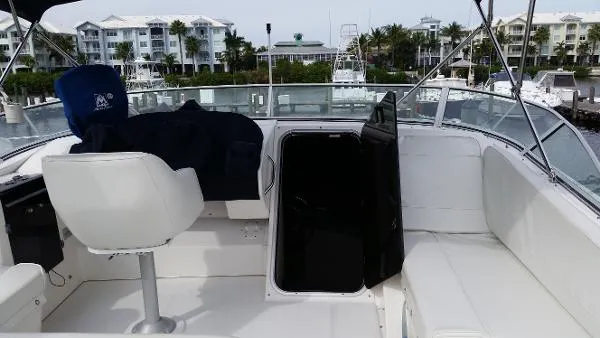 Slide: The Image of Bayliner 4788 Pilot House Motoryacht 2001 - 9