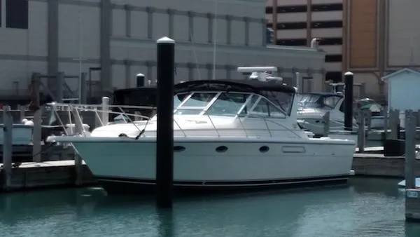 Slide: The Image of Tiara 3100 Open 2000 - 4