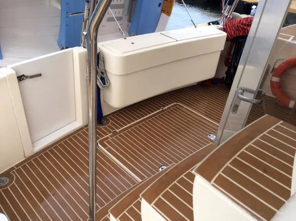Slide: The Image of Mainship 400 Trawler 2004 - 9