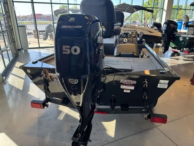 Slide: The Image of Tracker Pro 170 2026 - 3