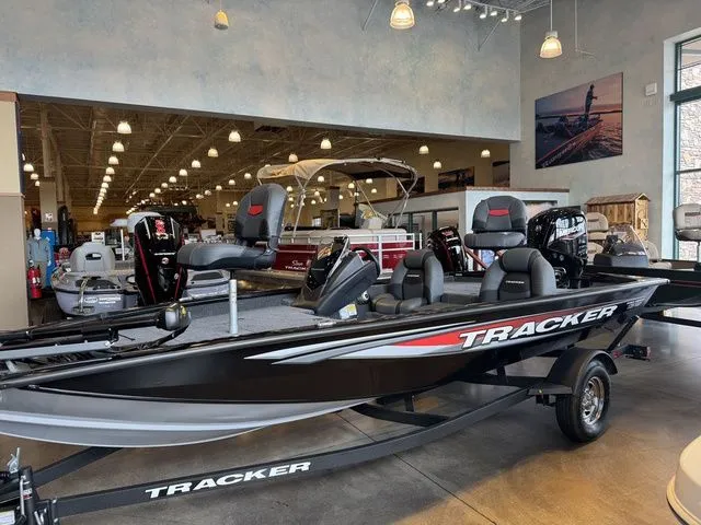 The Image of Tracker Pro Team 175 TXW 2026 - 1