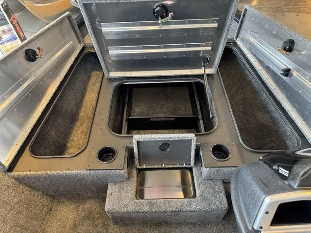 Slide: The Image of Tracker Pro Team 175 TXW 2026 - 6