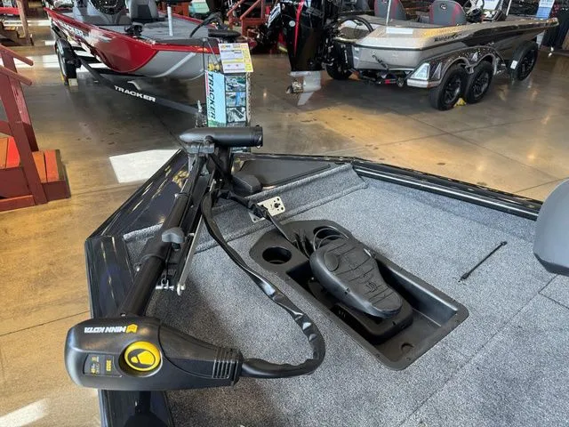 Slide: The Image of Tracker Pro Team 175 TXW 2026 - 7