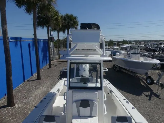 Slide: The Image of Robalo 266 Cayman SD 2026 - 17