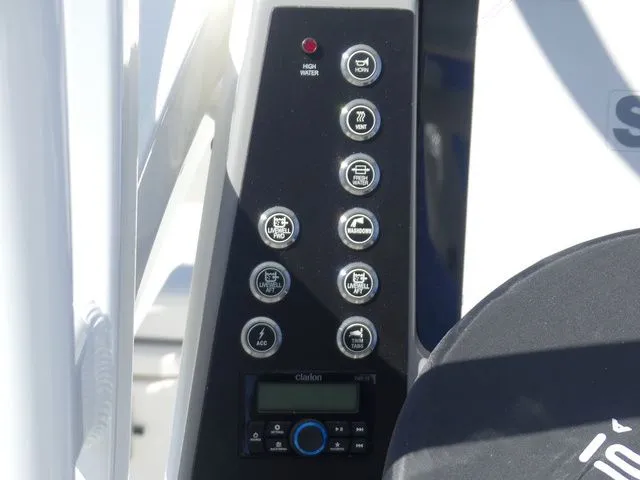 Slide: The Image of Robalo 266 Cayman SD 2026 - 27