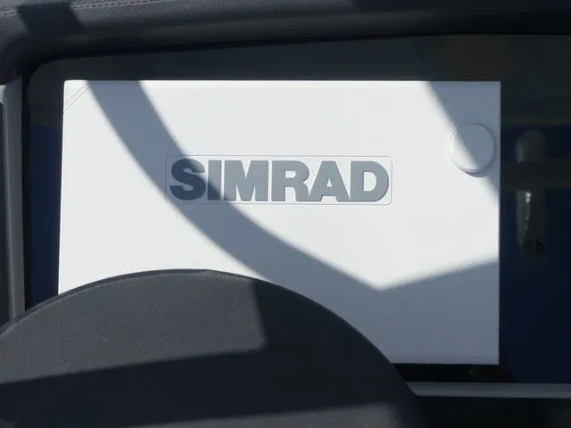 Slide: The Image of Robalo 266 Cayman SD 2026 - 28