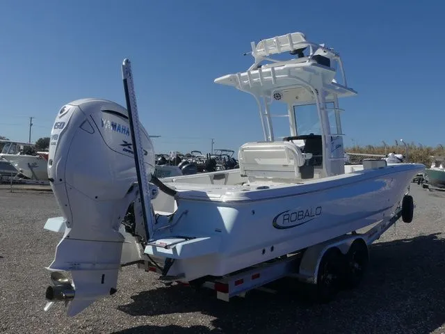 Slide: The Image of Robalo 266 Cayman SD 2026 - 4