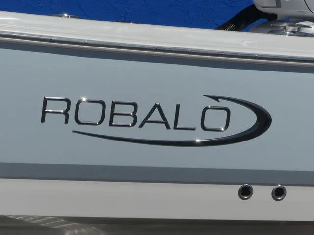Slide: The Image of Robalo 266 Cayman SD 2026 - 8