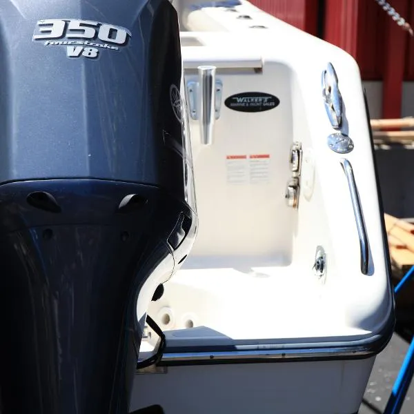 Slide: The Image of Pursuit 375 Offshore 2010 - 4