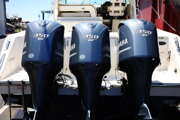 Slide: The Image of Pursuit 375 Offshore 2010 - 5