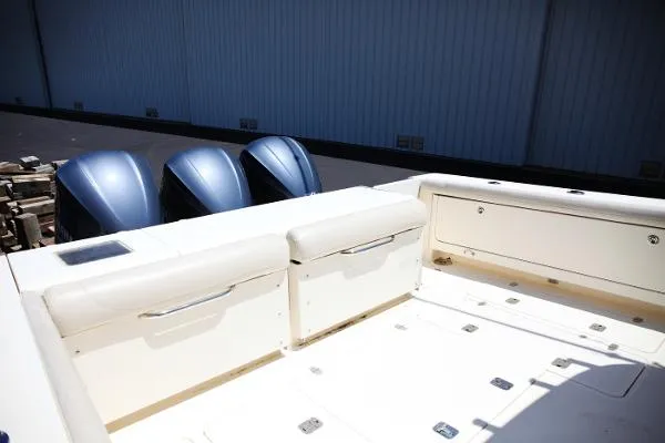Slide: The Image of Pursuit 375 Offshore 2010 - 8