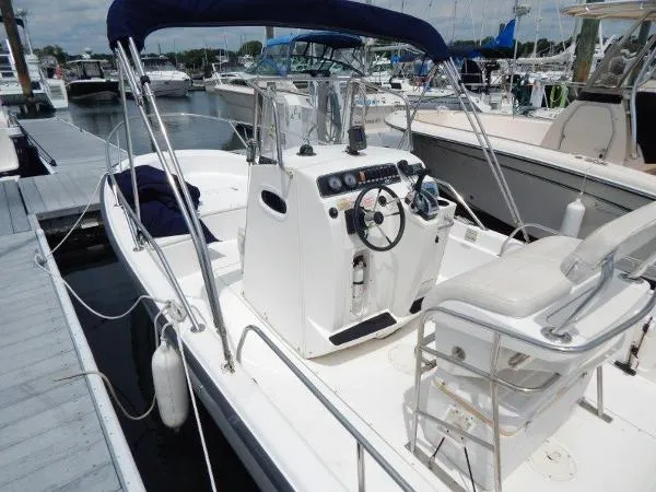 Slide: The Image of Boston Whaler Dauntless 220 2003 - 1