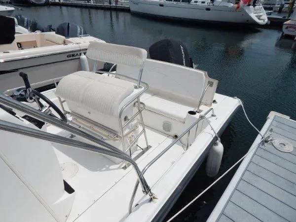 Slide: The Image of Boston Whaler Dauntless 220 2003 - 3