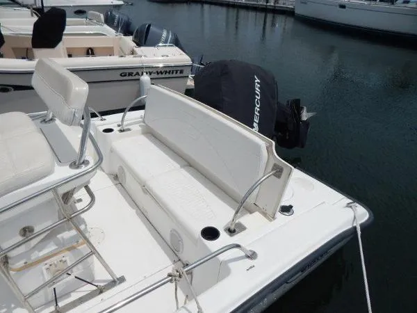 Slide: The Image of Boston Whaler Dauntless 220 2003 - 4