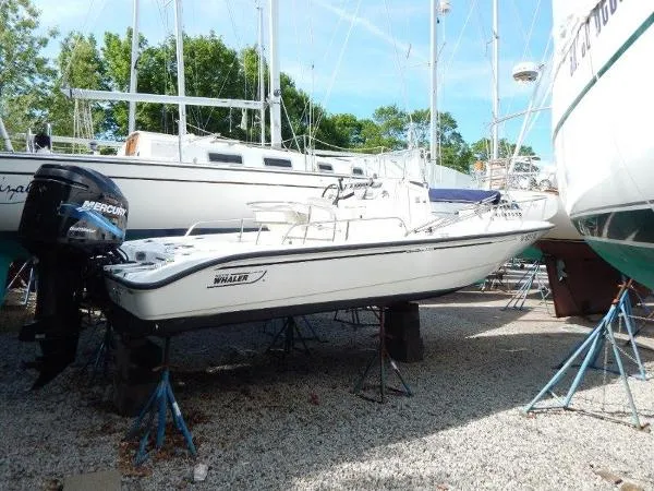 Slide: The Image of Boston Whaler Dauntless 220 2003 - 5