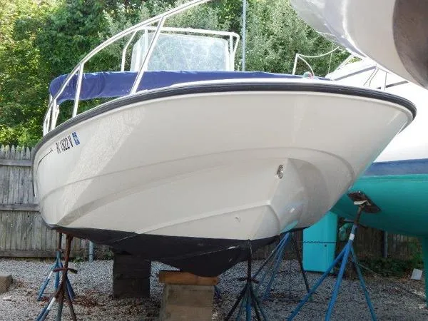 Slide: The Image of Boston Whaler Dauntless 220 2003 - 6