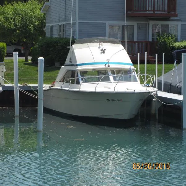 Slide: The Image of Chris-Craft 28 Commander Sports Express 1972 - 1