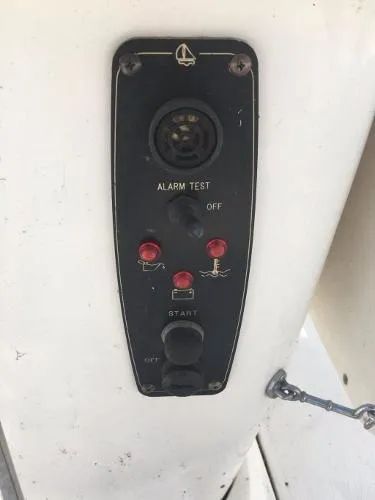 Slide: The Image of Hunter 380 2000 - 11