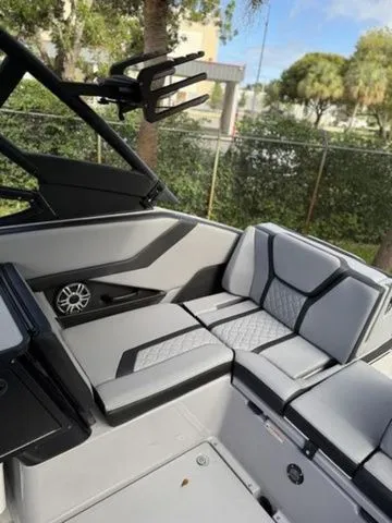 Slide: The Image of Yamaha 255XD 2026 - 11