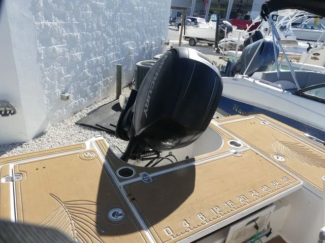 Slide: The Image of Wellcraft 221 Bay 2018 - 5