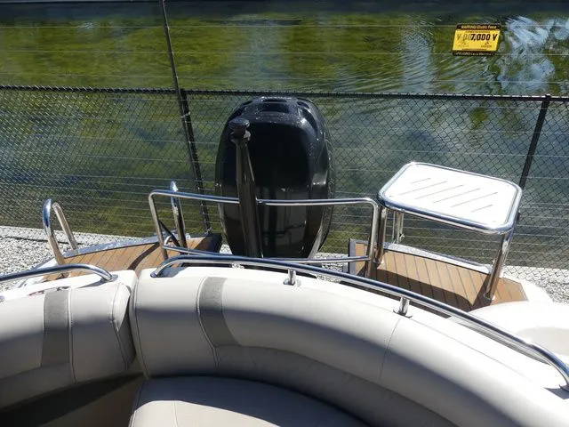 Slide: The Image of Harris Grand Mariner Series SL 270 2016 - 5