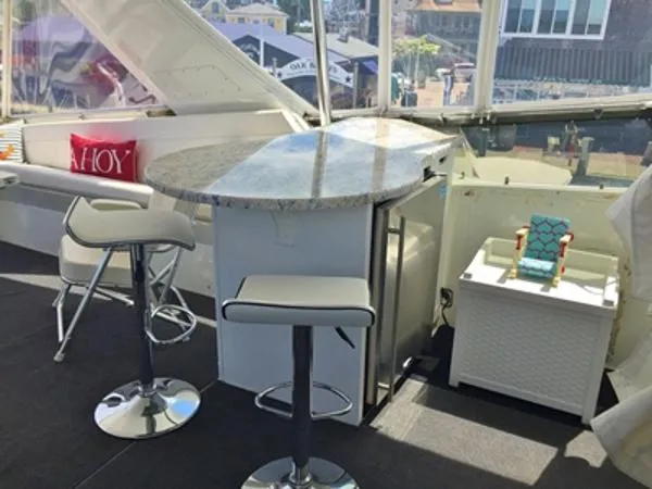 Slide: The Image of Hatteras 65' Sport Deck Motor Yacht 1998 - 10