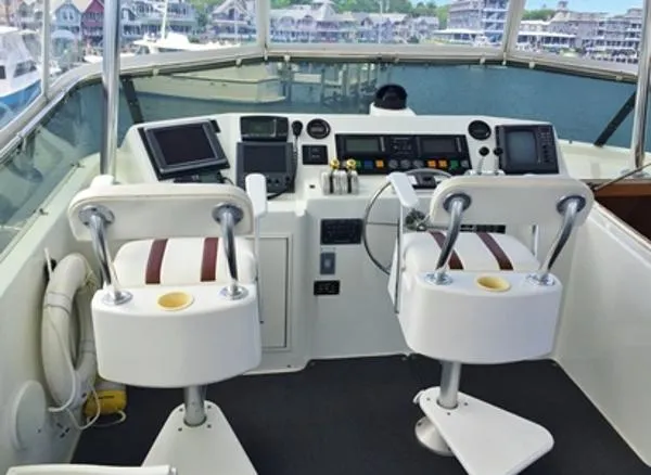 Slide: The Image of Hatteras 65' Sport Deck Motor Yacht 1998 - 8