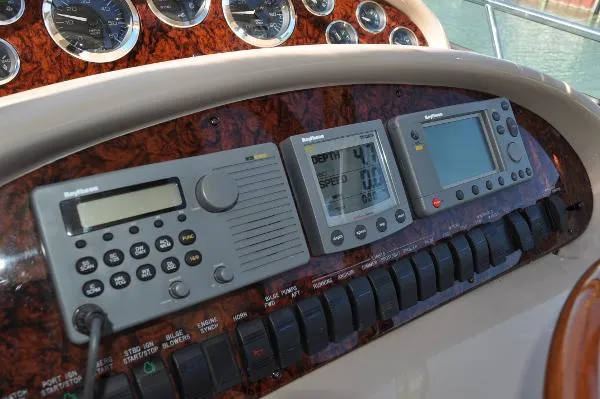 Slide: The Image of Sea Ray 410 Express Cruiser 2001 - 11