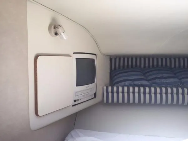 Slide: The Image of Sea Ray 440 Sundancer 1995 - 1