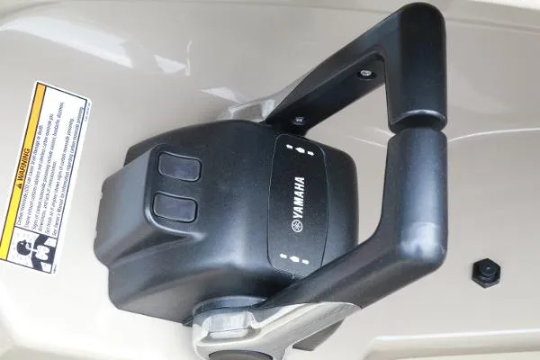 Slide: The Image of Yamaha 242 Limited 2014 - 10