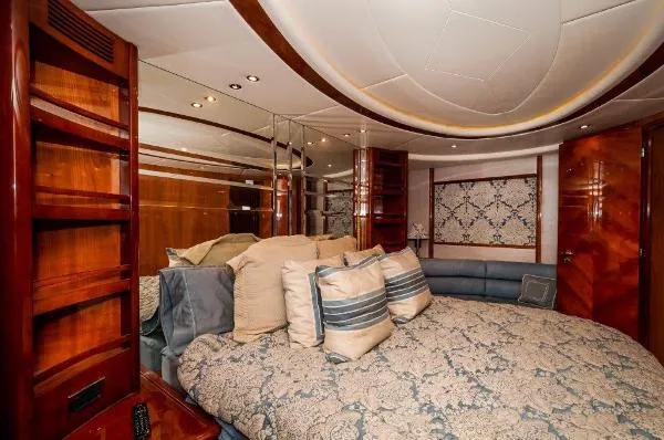 Slide: The Image of Azimut 70 Sea Jet 1999 - 10