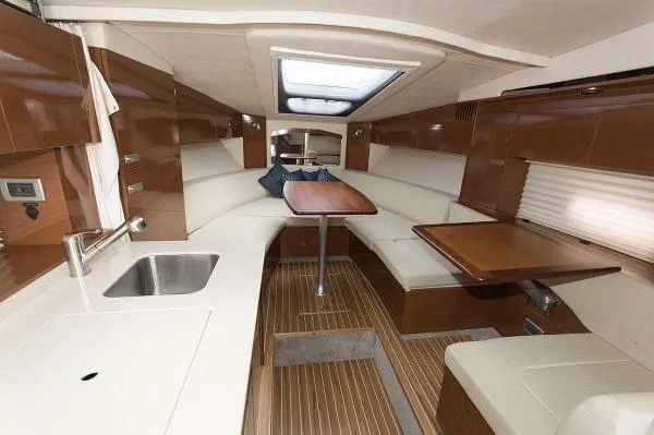 Slide: The Image of Sea Ray 310 Sundancer 2010 - 10
